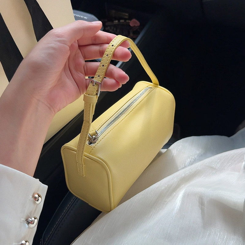 Women Bags 2026 Trends - Tas Selempang Wanita Motif Leci 2026,